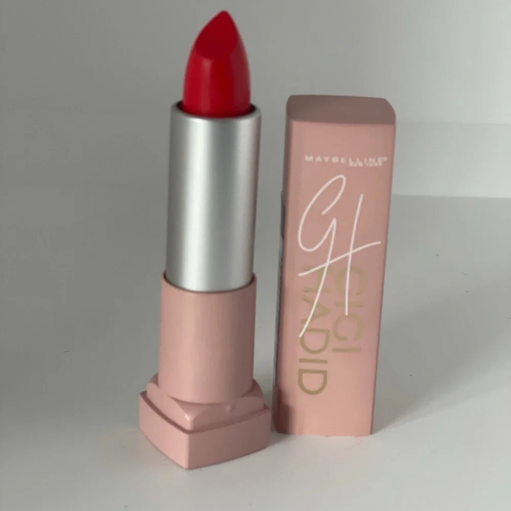 Maybelline New York Lip Color Gigi Hadid GG22